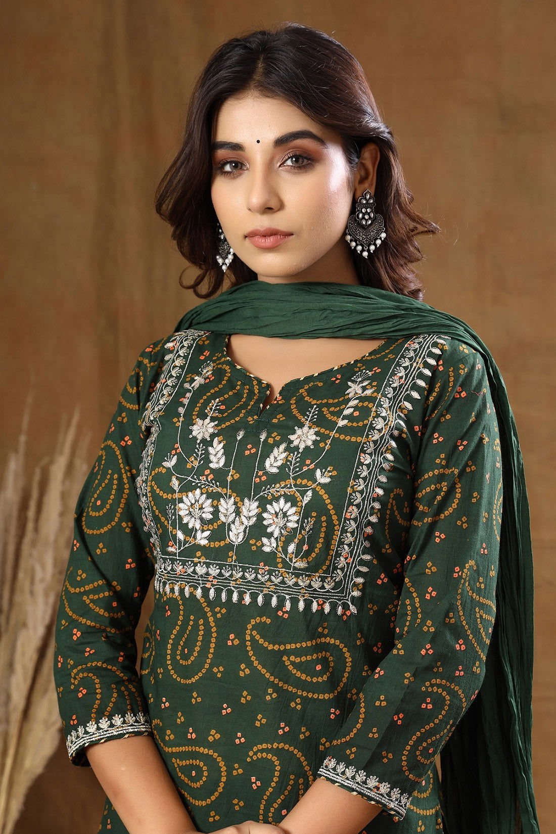 Green_Bandhej_Embroidery_Suit_Set_pack_of_3_-_Kaajh_-_tag4_-1721672