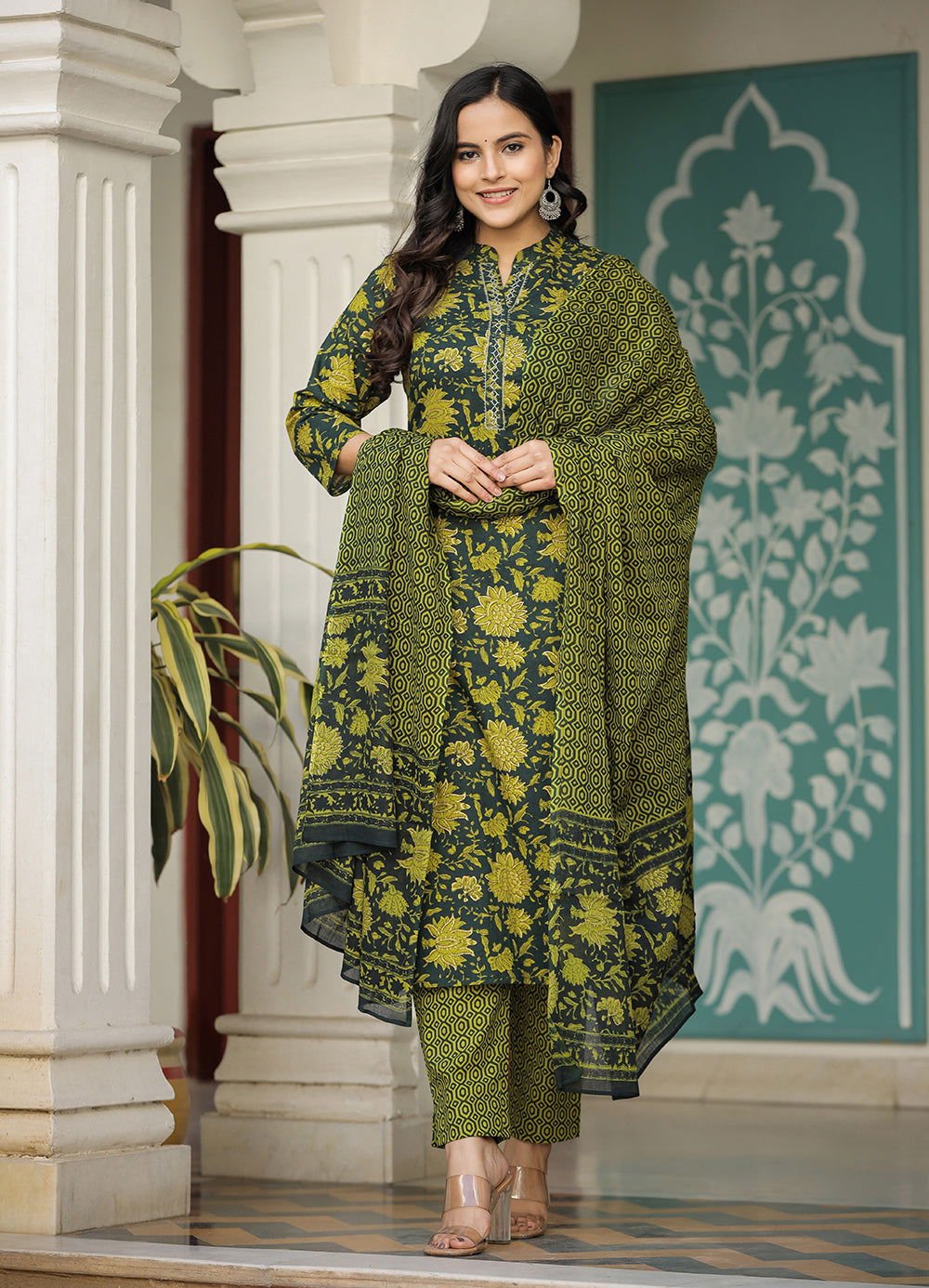 Green_Floral_Printed_Kurta_Pant_Set_With_Dupatta_Set_of_3_-_Kaajh_-_tag4_-1722048