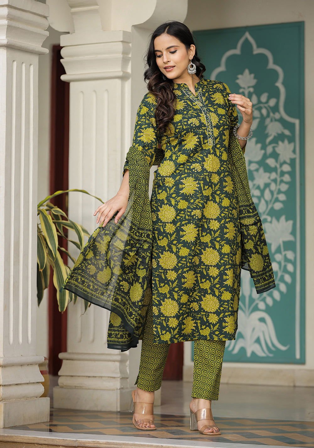 Green_Floral_Printed_Kurta_Pant_Set_With_Dupatta_Set_of_3_-_Kaajh_-_tag4_-1722051
