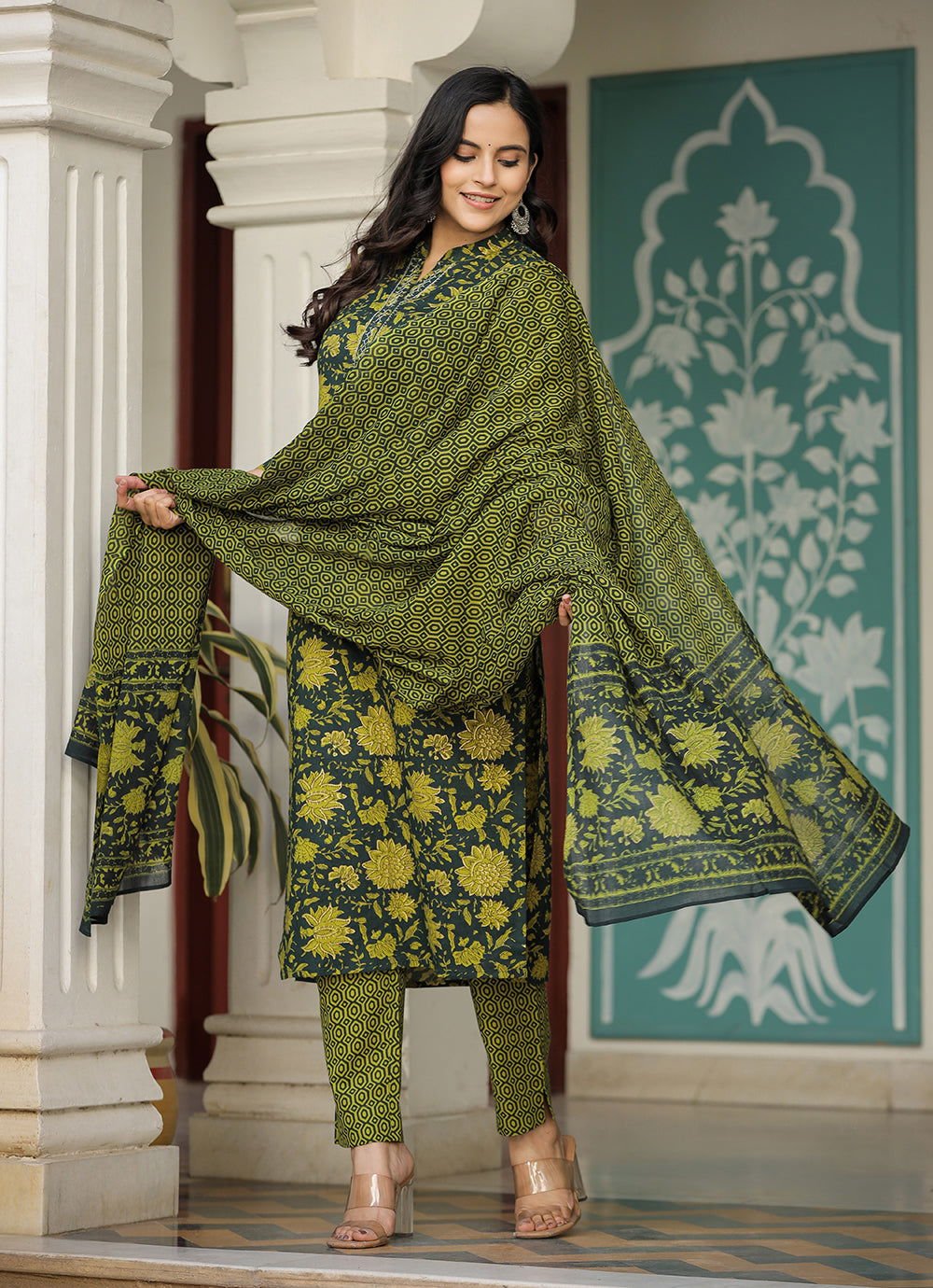 Green_Floral_Printed_Kurta_Pant_Set_With_Dupatta_Set_of_3_-_Kaajh_-_tag4_-1722053