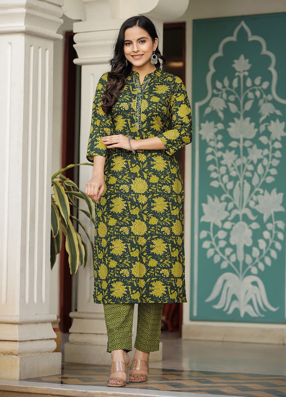 Green_Floral_Printed_Kurta_Pant_Set_With_Dupatta_Set_of_3_-_Kaajh_-_tag4_-1722061