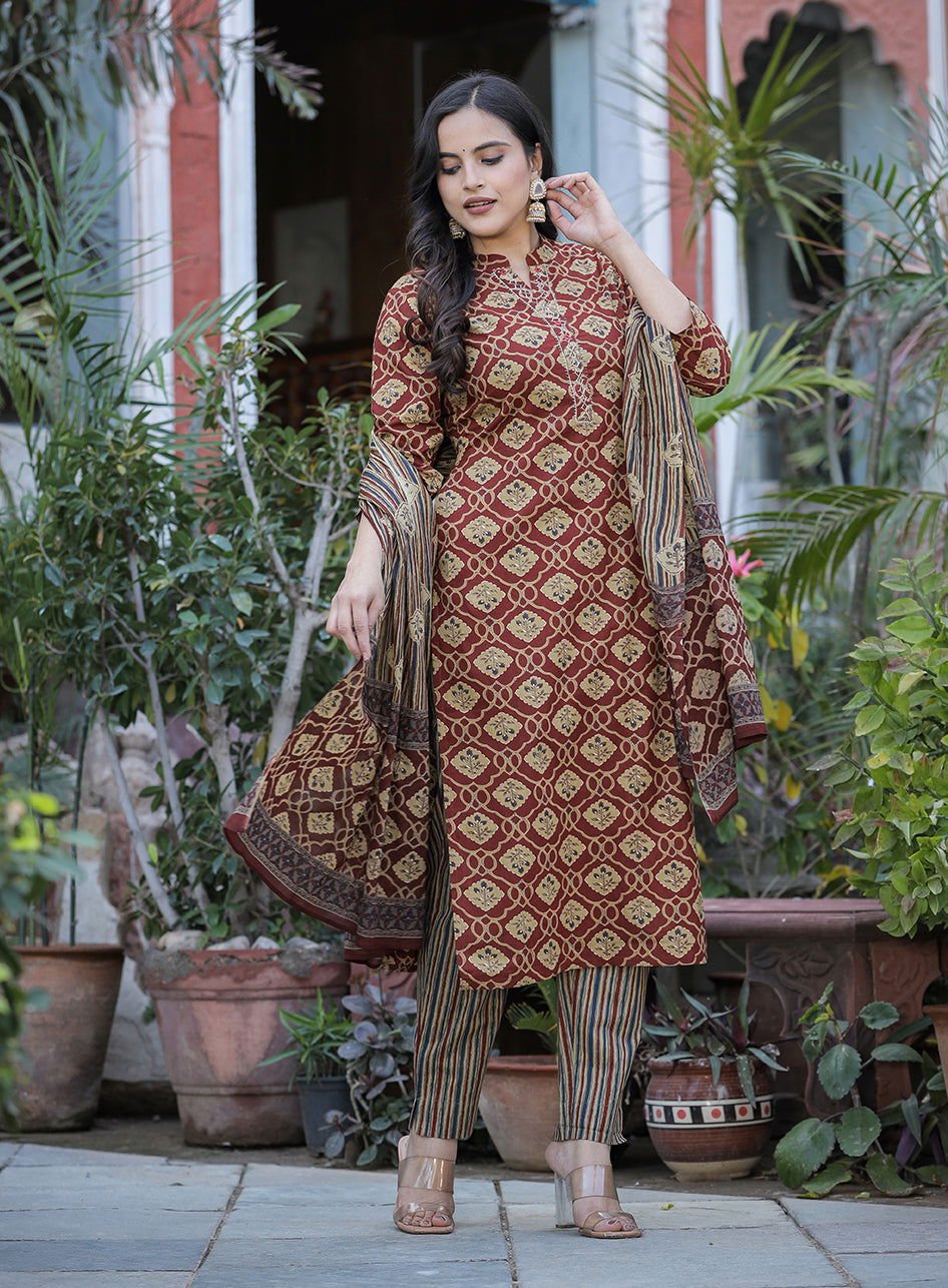 Maroon_Printed_Cotton_Kurta_Pant_Set_With_Dupatta_pack_of_3_-_Kaajh_-_tag4_-1723787